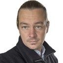 Dřevník na míru s prostorem pro popelnice: Příběh našeho zákazníka